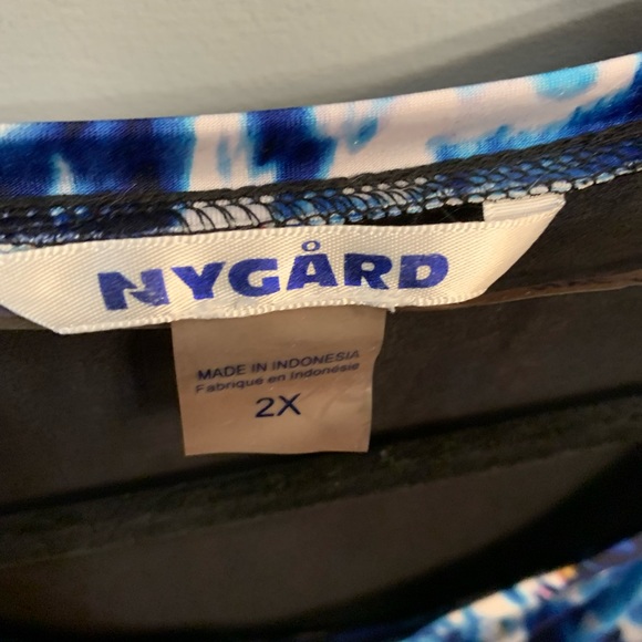 Blue and white Nygard blouse. - Picture 5 of 5